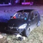 Opilá mladá řidička na Pelhřimovsku narazila do plotu u domu