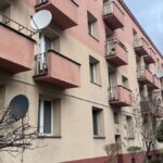 Na nedostupnost bydlení má vliv i množství samostatně žijících seniorů