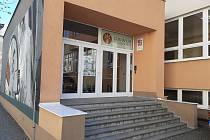 Aféru na gymnáziu v Brodě rozvířil anonym. Má své zdroje, nebylo to poprvé