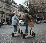 Koloběžkářům loni vyplatili pojistné za miliony