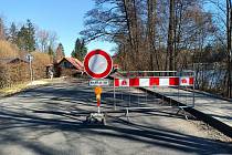 Tak to vypadá na stavbě průtahu v Rozsochatci Tak to vypadá na stavbě průtahu v Rozsochatci