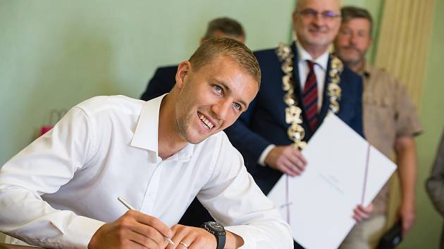 Fotbalista Tomáš Souček má třetího potomka, narodil se mu syn Daniel