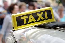 Taxikářka z Havlíčkova Brodu zažila drama. Lupič jí hrozil nožem, pak se udal