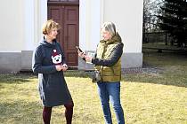Kateřina Caisová (vlevo) popovídala s Deníkem o tom, jak s manželem Jiřím pečují o kostel v Šipíně. Kateřina Caisová (vlevo) popovídala s Deníkem o tom, jak s manželem Jiřím pečují o kostel v Šipíně.