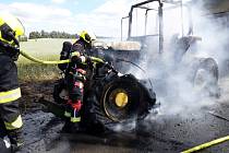 Traktor vzplanul na silnici mezi Habry a Leštinou u Světlé ve středu 25. června dopoledne. Traktor vzplanul na silnici mezi Habry a Leštinou u Světlé ve středu 25. června dopoledne.