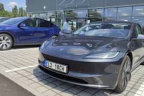 Elektromobily Tesla zažily na Vysočině rekordní rok 2024 se 149 novými registracemi. Celkem v kraji jezdí 306 vozidel této značky, většinu vlastní firmy. Elektromobily Tesla zažily na Vysočině rekordní rok 2024 se 149 novými registracemi. Celkem v kraji jezdí 306 vozidel této značky, většinu vlastní firmy.