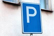 Parkoviště. Ilustrační foto. Parkoviště. Ilustrační foto.