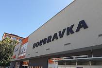 Světlá nad Sázavou staví nové parkoviště. Další nechá rozšířit