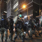 Hongkongská policie zatkla knihkupce podezřelé z prodeje podvratných publikací