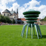 V Litomyšli stojí pod širým nebem po městě 11 soch Jaroslava Róny