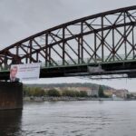 Lidé vyzvali Babiše, aby se zasadil o opravu železničního mostu na Výtoni